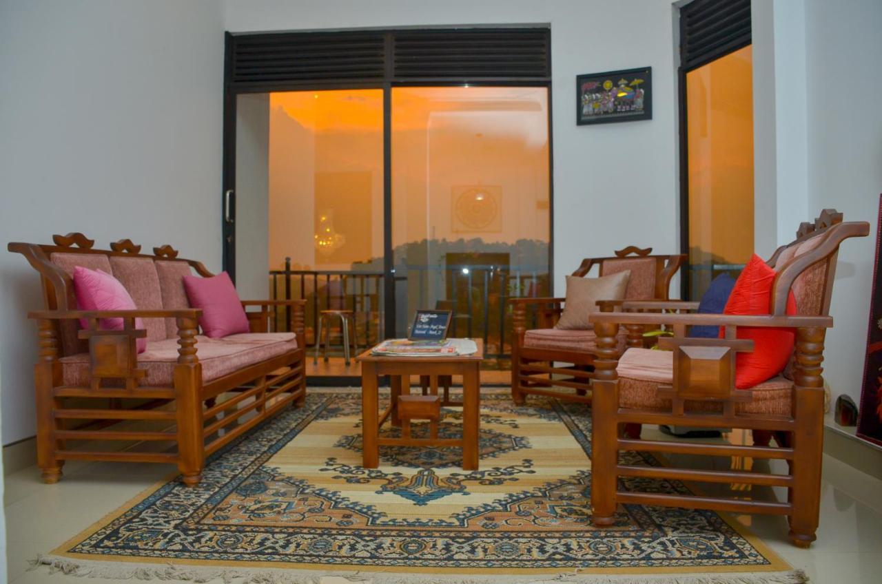 مبيت وإفطار كاندي إنجيل تاور المظهر الخارجي الصورة
